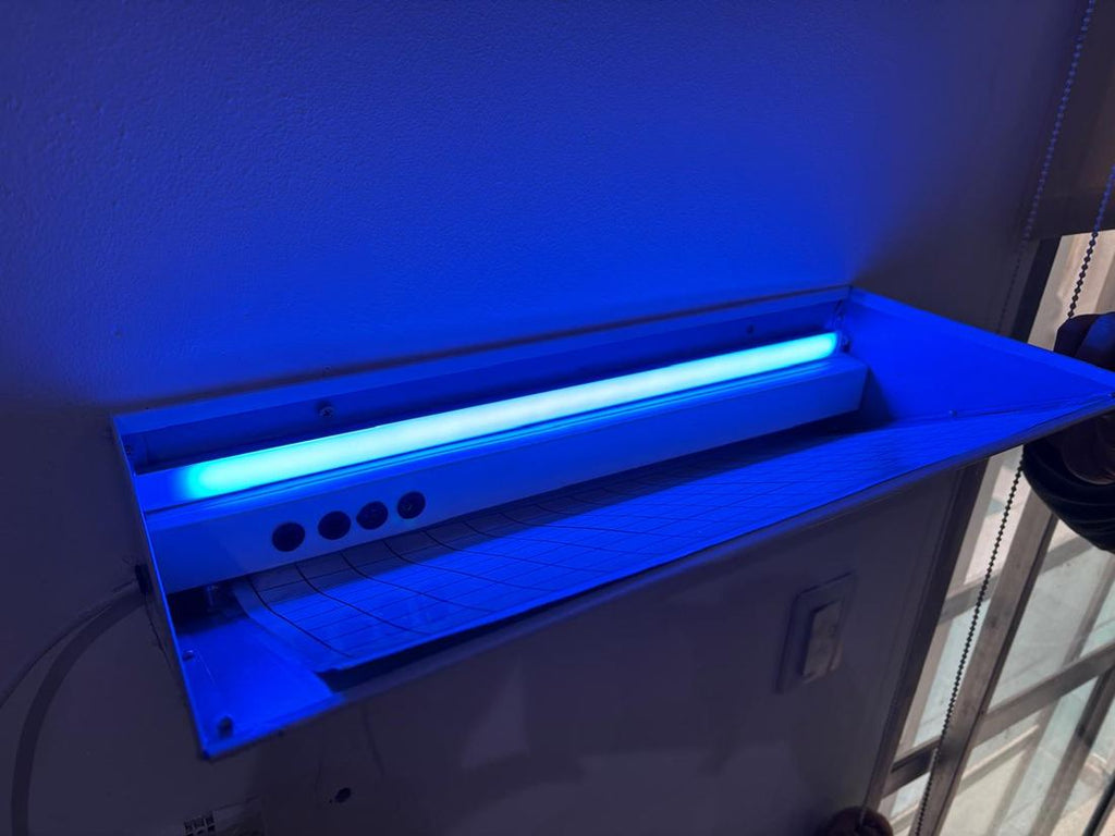 Equipo UV GIPCELTA instalado en pared